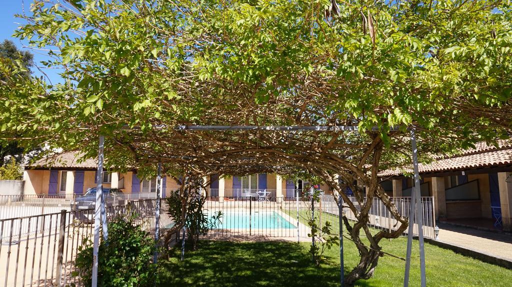 Appartements " Le Clos De La Cerisaie" Castillon-du-Gard Exterior foto
