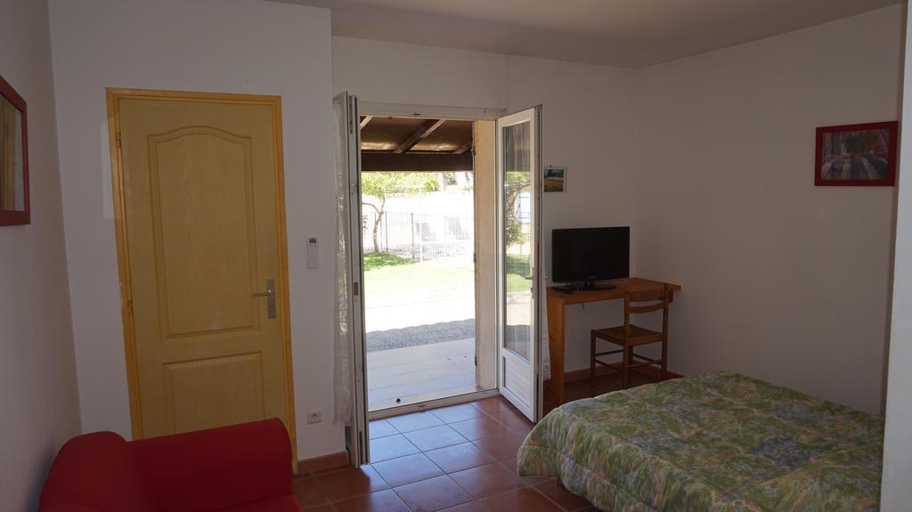 Appartements " Le Clos De La Cerisaie" Castillon-du-Gard Exterior foto