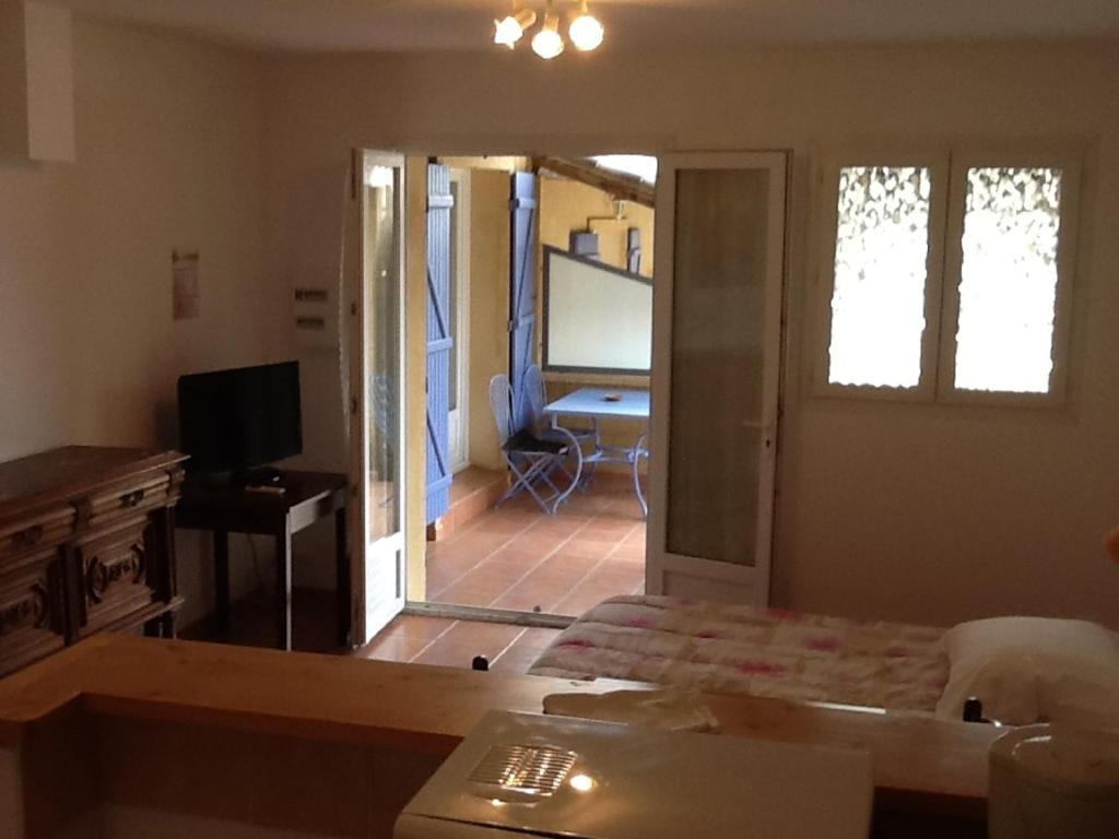 Appartements " Le Clos De La Cerisaie" Castillon-du-Gard Habitación foto