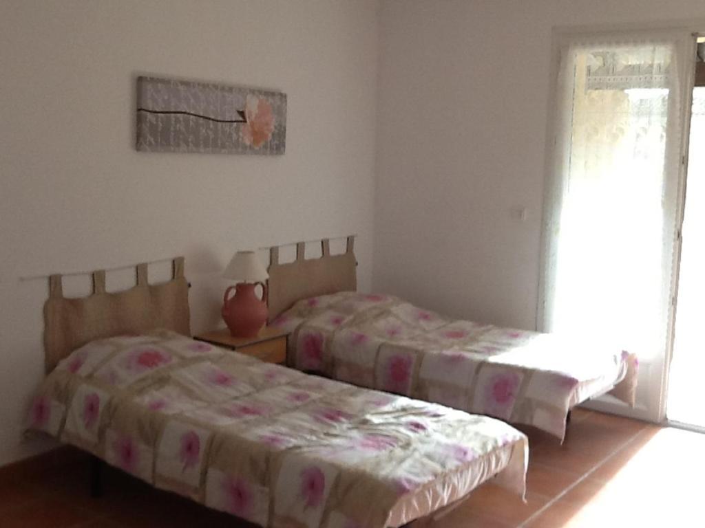 Appartements " Le Clos De La Cerisaie" Castillon-du-Gard Habitación foto